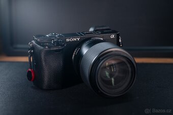 Sony A6300 + Sigma 30mm f/1.4 + příslušenství - 4