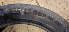 235/45 R20 - 4