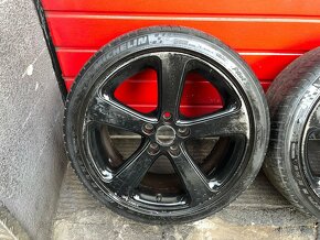 ALU kola černé 18" 8J ET35 + letní pneu 235/40/R18 - 4