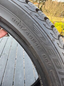 225/45 R18 zimní pneu vzorek jak nové - 4