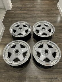 MOMO R3 17” 5x114,3 8J et37 - 4