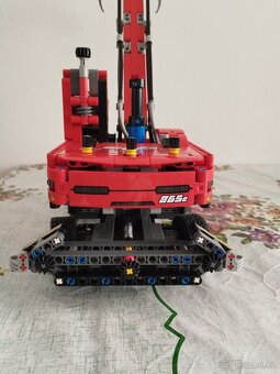 Lego 42144 červeny bagr z drapákem - 4