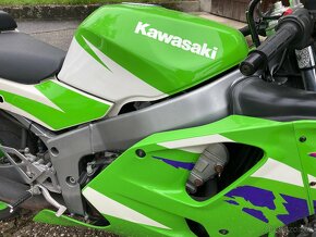 Kawasaki ZX600 F Ninja - 4