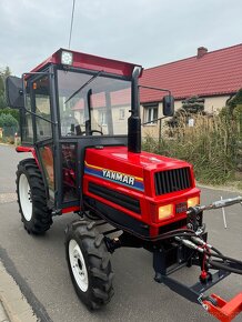 Japonský traktor YANMAR F20D  Diesel 3 válec, 20hp - 4