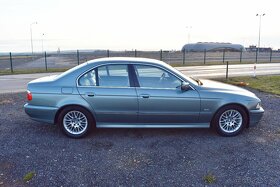 BMW e39 535i ,16:9,DVOJITÁ OKNA,EL.VOLANT,SERVISKA BMW - 4