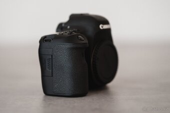 Canon EOS 6D Mark II - 4