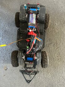 RC expediční auto axcial SCX 10 - 4