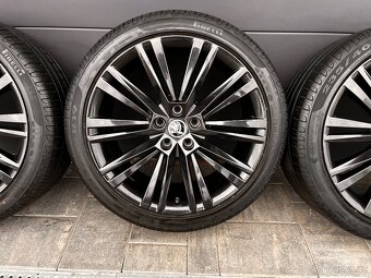 Originál Škoda Superb 235/40 r19 Pirelli - 4