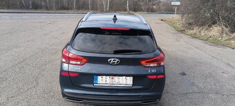 Hyundai i30 kombi 1.6 CRDi 85kW DCT Style, 1. majitel 10/21 - 4