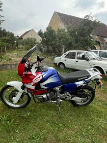 Honda XRV Africa twin 750 - 4