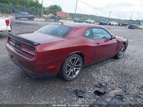 Dodge Challenger 5.7 V8 manual  rv 2023 - 4