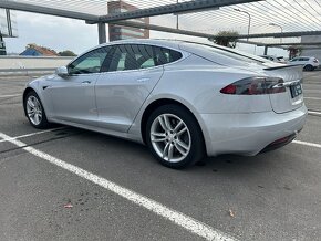 Tesla model S 90D - 4