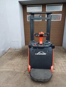 Elektrický vysokozdvižný paletový vozík Linde L12/ 1,2T 3m - 4