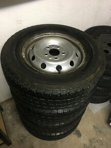 Prodám pneu 215/70 r15c - 4