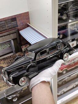 1941 Packard Lebaron 1:18 Signature Models - 4