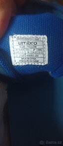 Prodám dětské boty zn. UMBRO pro vel.39 - 4