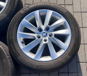 Superb - 17” Stratos + letní 215/55 R17 Michelin - 4