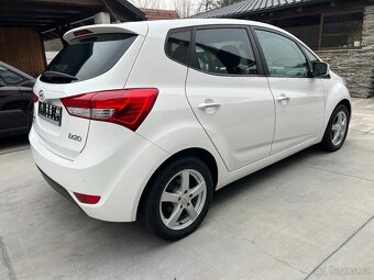 HYUNDAI ix20 1.4i 66 KW 1.MAJ.PDC VYHŘ.SED.2x KOLA 49000km - 4