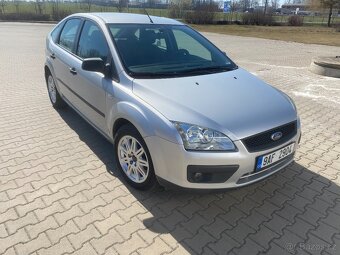 Ford Focus Hatchback - 4