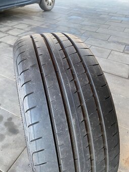 Goodyear eagle f1 225/40 r19 - 4