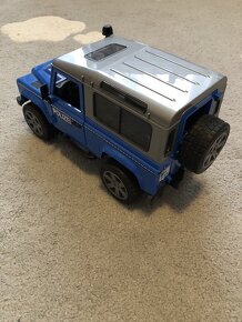 Auto Bruder 02597 Land Rover policie s figurkou 1:16 - 4