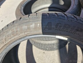 Prodám zimni pneumatiky 4ks Goodyear 235/45 R20 - 4