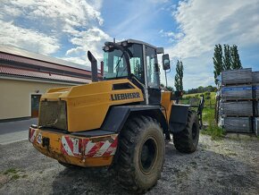 Nakladač Liebherr L 522 - 4