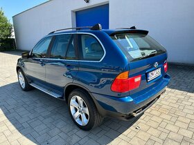 BMW X5 4.4i A/T - 4