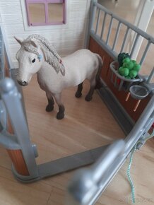 Schleich staj s konmi a osetrovatelkou - 4