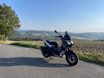 Aprilia SR GT 125 - 4