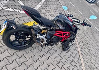 MV Agusta Brutale 800 – karbon - 4