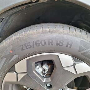 Prodám pneu Continental EcoContact 6Q rozměr 215/60 R18 - 4