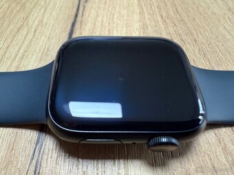 Apple Watch 8 series 45mm GPS+LTE černé - 4