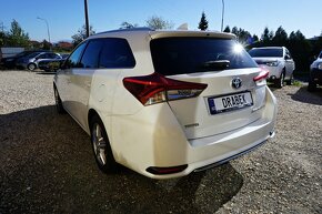 TOYOTA AURIS KOMBI 1,8 HYBRID 2015 NOVÉ CZ - 4