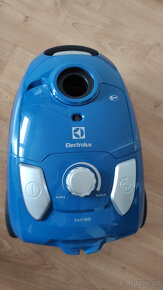 Vysavač electrolux EEG41CB - 4