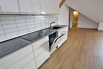 Pronájem podkrovního bytu 6+kk, 194m², ul. Bělehradská, P2 - - 4