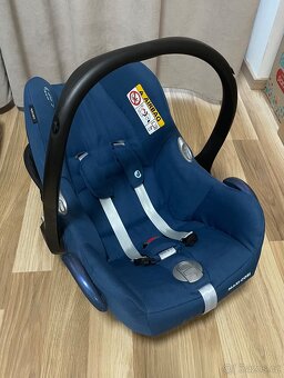 Maxi Cosi Cabriofix + základna FamilyFix - 4