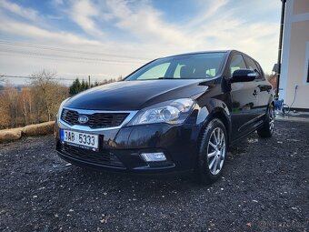 Kia C'eed 1.6 CRDi 85 kW – spolehlivý parťák v top výbavě - 4