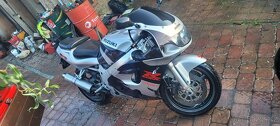 suzuki gsxr 600 srad - 4