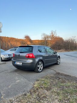 VW Golf 5 - 4