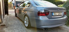 BMW 325i E90 N52 2006 manuál - 4