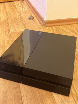 PS4 1TB + 2 ovladače - 4