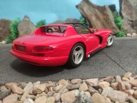 prodám model 1:18 dodge viper RT10 - 4