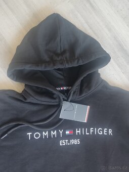 Černá mikina Tommy Hilfiger - 4