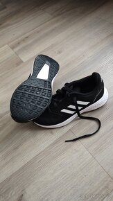 Prodám dětské boty zn. Adidas, vel. 31,5 černá - 4