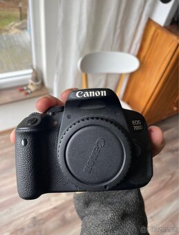 Canon D700, bez objektivu - 4