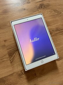 Apple iPad 2020 128 GB - 4