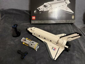 NASA Space Shuttle Discovery 10283 - 4