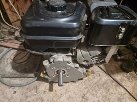 Motor  Briggs& Stratton VANGUARD 200 - 4