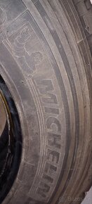 Nákladní pneu 285/70R19.5 - 4